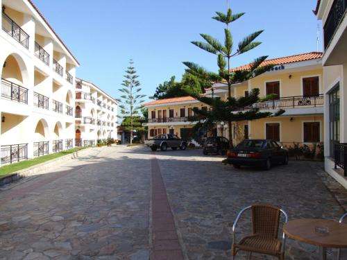 www.castellobeach.com