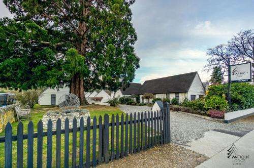 www.antiquelodgemotel.co.nz