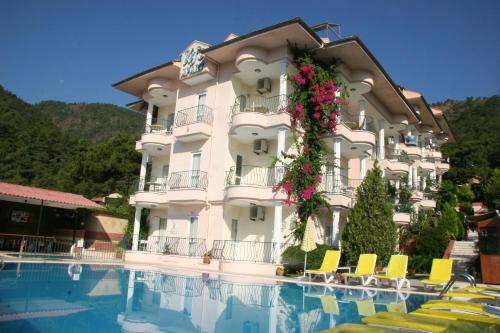 www.lifeapartmarmaris.com