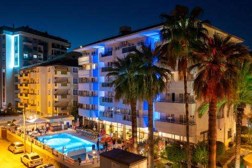 www.blueheavenhotel.com
