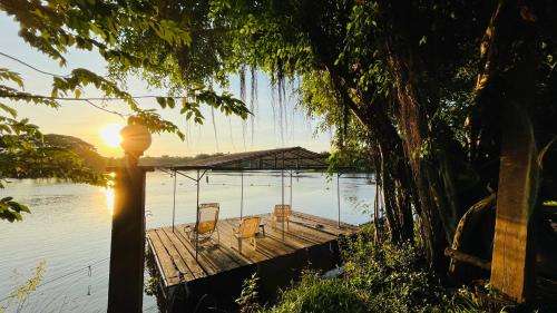 www.moon-river-resort-phimai.com