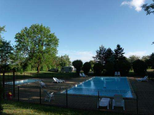 www.campinglacroixdarles.fr