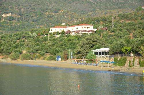 www.skoutaribeach.com