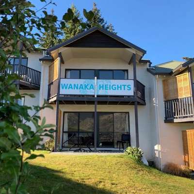 www.wanakaheightsmotel.co.nz
