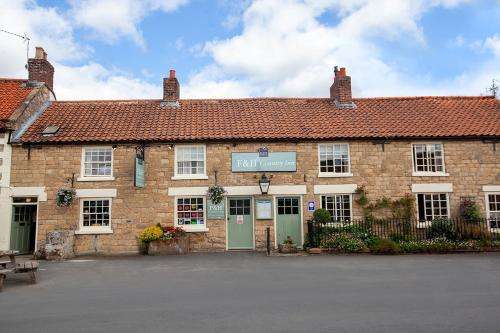 www.thefoxandhoundsinn.co.uk