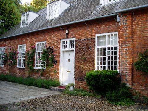 www.thecourtyard-dullingham.co.uk