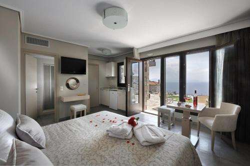 www.karavia-lux-inn.gr