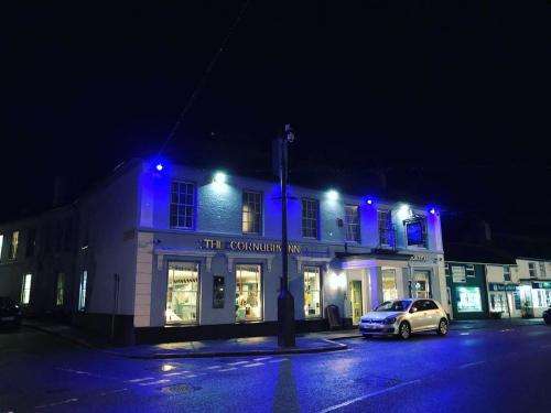 www.thecornubiainn.co.uk