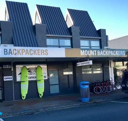 www.mountbackpackers.com