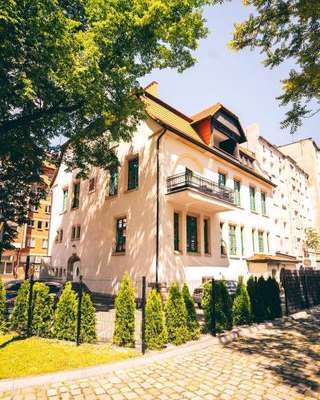 www.villaartnovis.com
