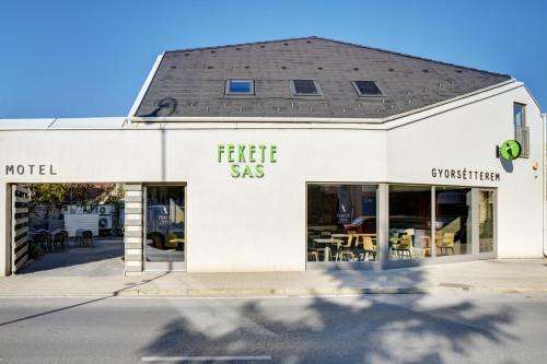 www.feketesasmotel.hu