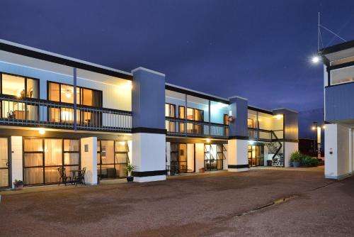 www.waikanaebeachmotel.co.nz
