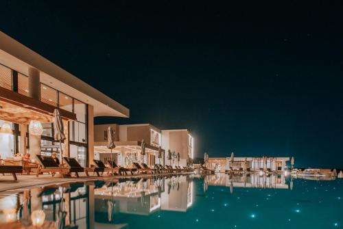 www.uniqueblueresort.gr