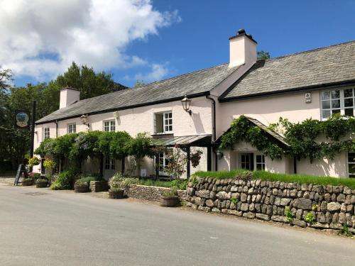 www.castleinnlydford.co.uk