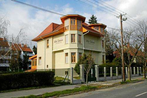 www.villa-sakura.hu