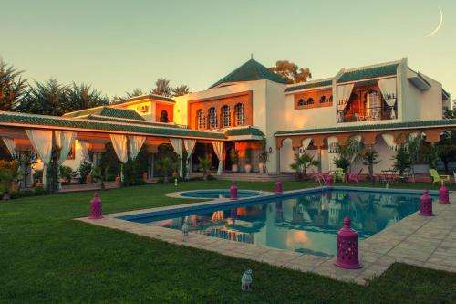 www.villadesambassadors.com