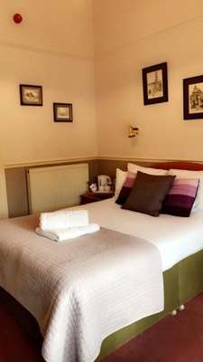 www.kinder-lodge.co.uk
