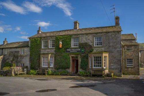 www.thefalconinnarncliffe.co.uk