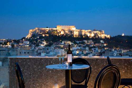 www.thepinnacleathens.com