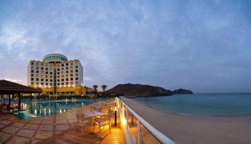 www.sharjahnationalhotel.com