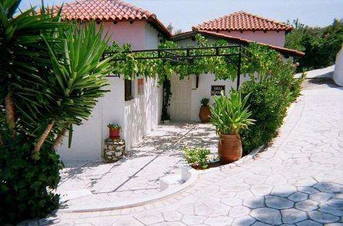 www.villaelpiniki.com