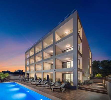 www.ellureluxurysuites.com