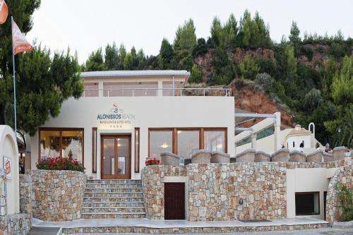 www.alonissosbeach.com