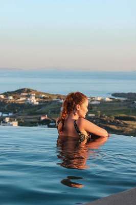 www.seastonemykonos.com