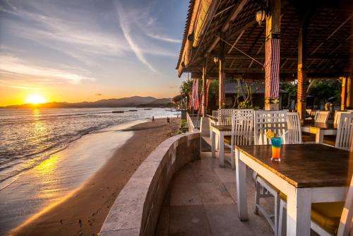 www.balisantibungalows.com
