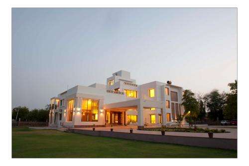 www.lariyaresorts.com