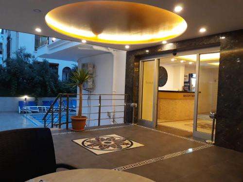 www.goldensparkhotel.com