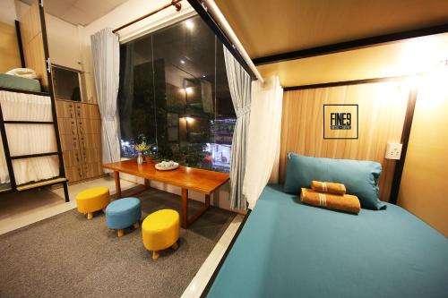 www.fine9hostel.blogspot.com
