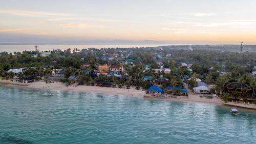 www.sunrisebeachclubresort.com