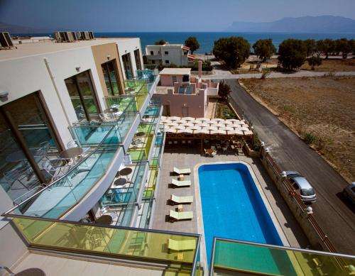 www.crystalbayhotel.gr
