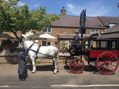 www.thehorseandgroominn.co.uk