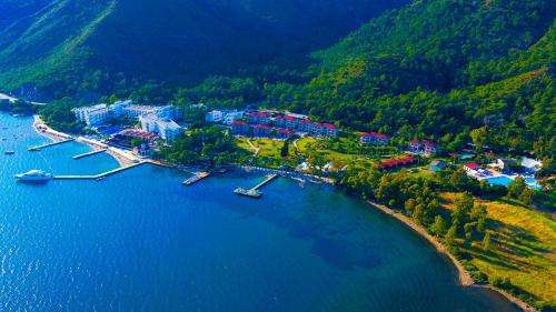 www.fortezzabeachresort.com