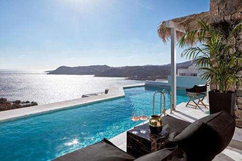 www.myconianvillas.gr