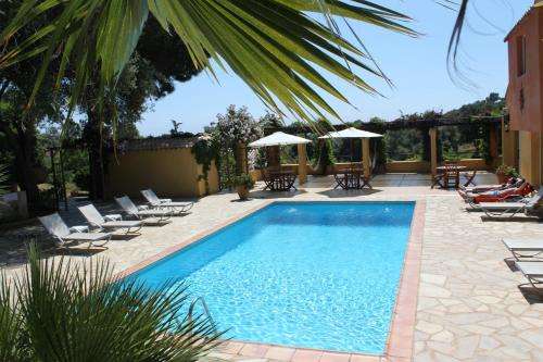 www.locations-corse-cargese.com