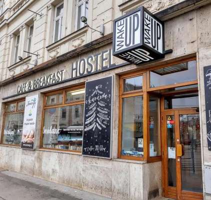 www.wakeuphostel.cz