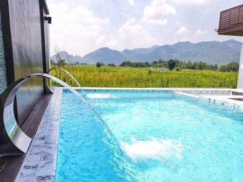 www.thevistapoolvilla.com