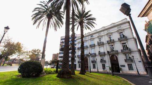 www.riverhostelvalencia.com