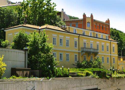 www.residencebonomo.it