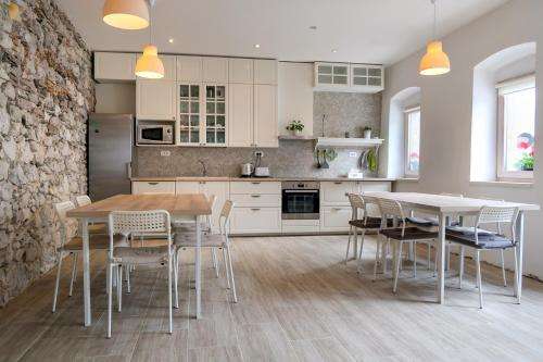 www.hostelkobarid.com