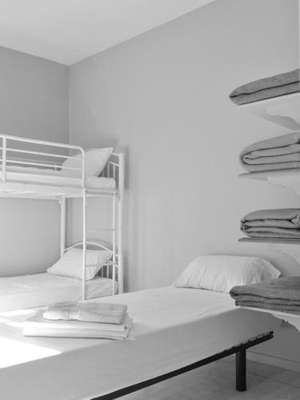 www.arles-aubergepelerins.com