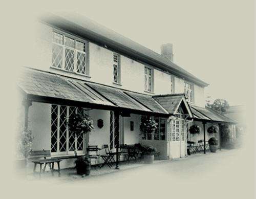 www.clytha-arms.com