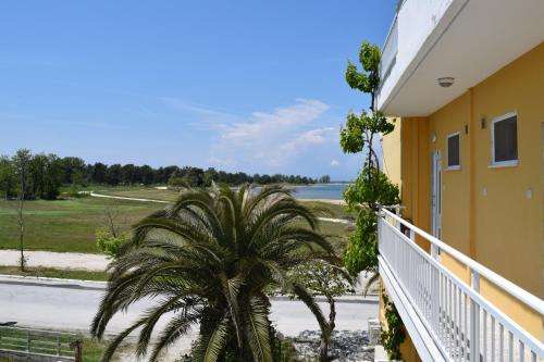 www.karayiannis-hotel.gr