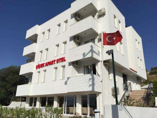 www.cesmecicekapartotel.com
