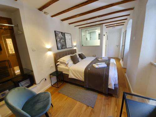 www.thesuites-split.com
