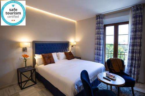 www.plazueladelcarbonsuites.com