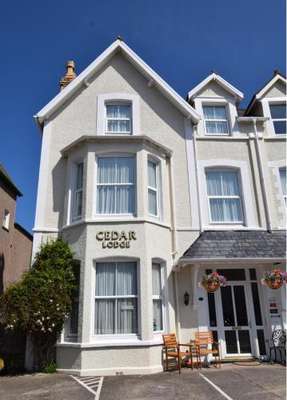 www.cedarlodge-llandudno.co.uk